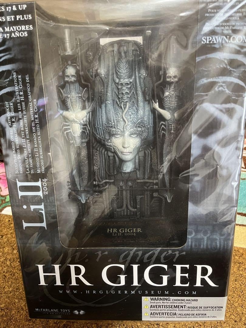 HR GIGERフィギュア&写真集